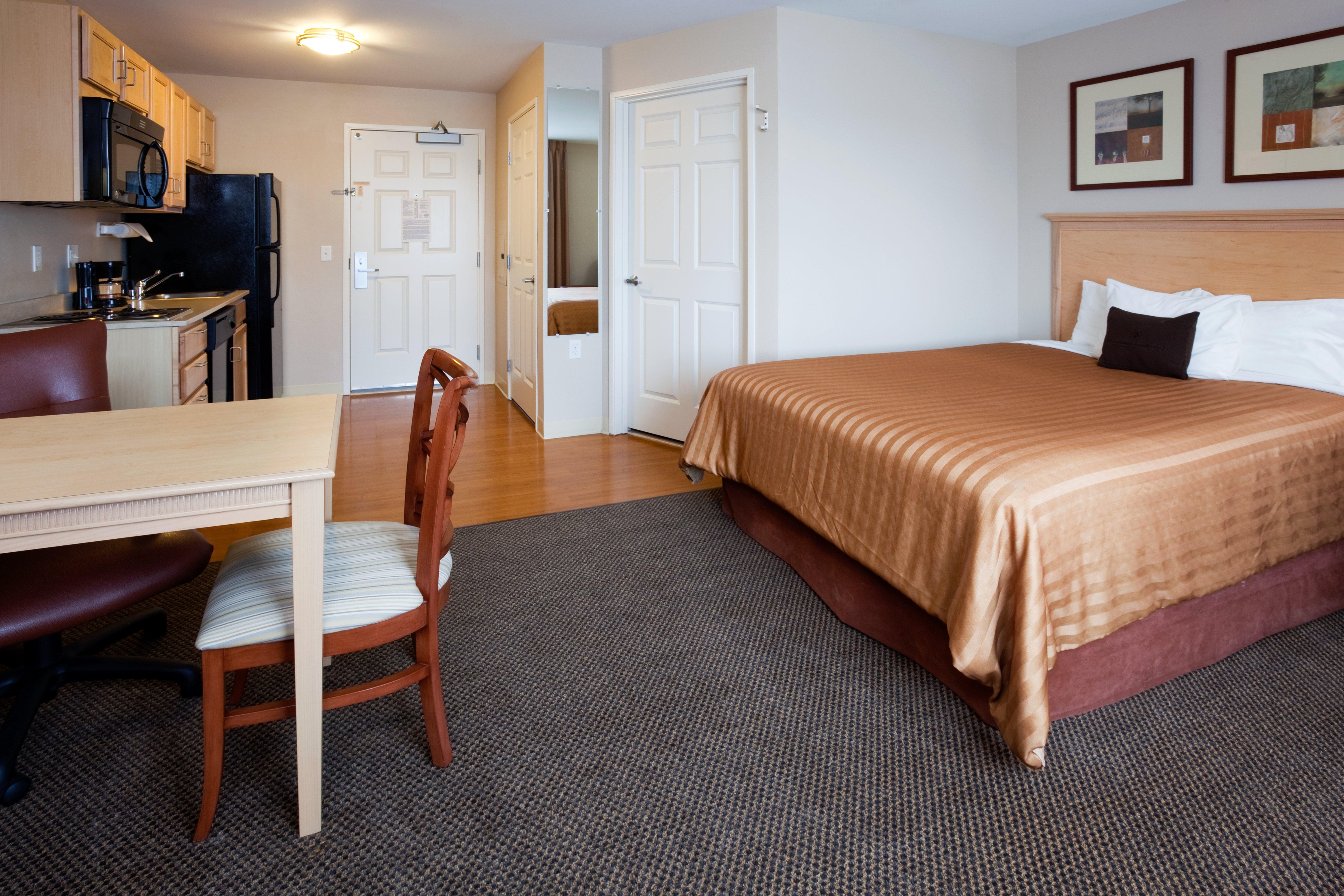 Candlewood Suites Milwaukee Brown Deer, An Ihg Hotel Экстерьер фото