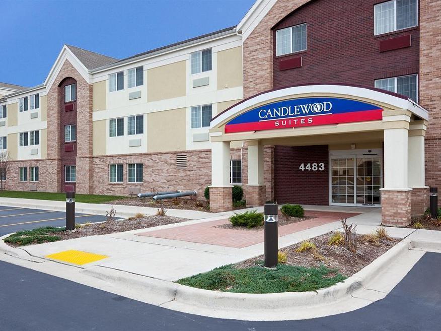 Candlewood Suites Milwaukee Brown Deer, An Ihg Hotel Экстерьер фото