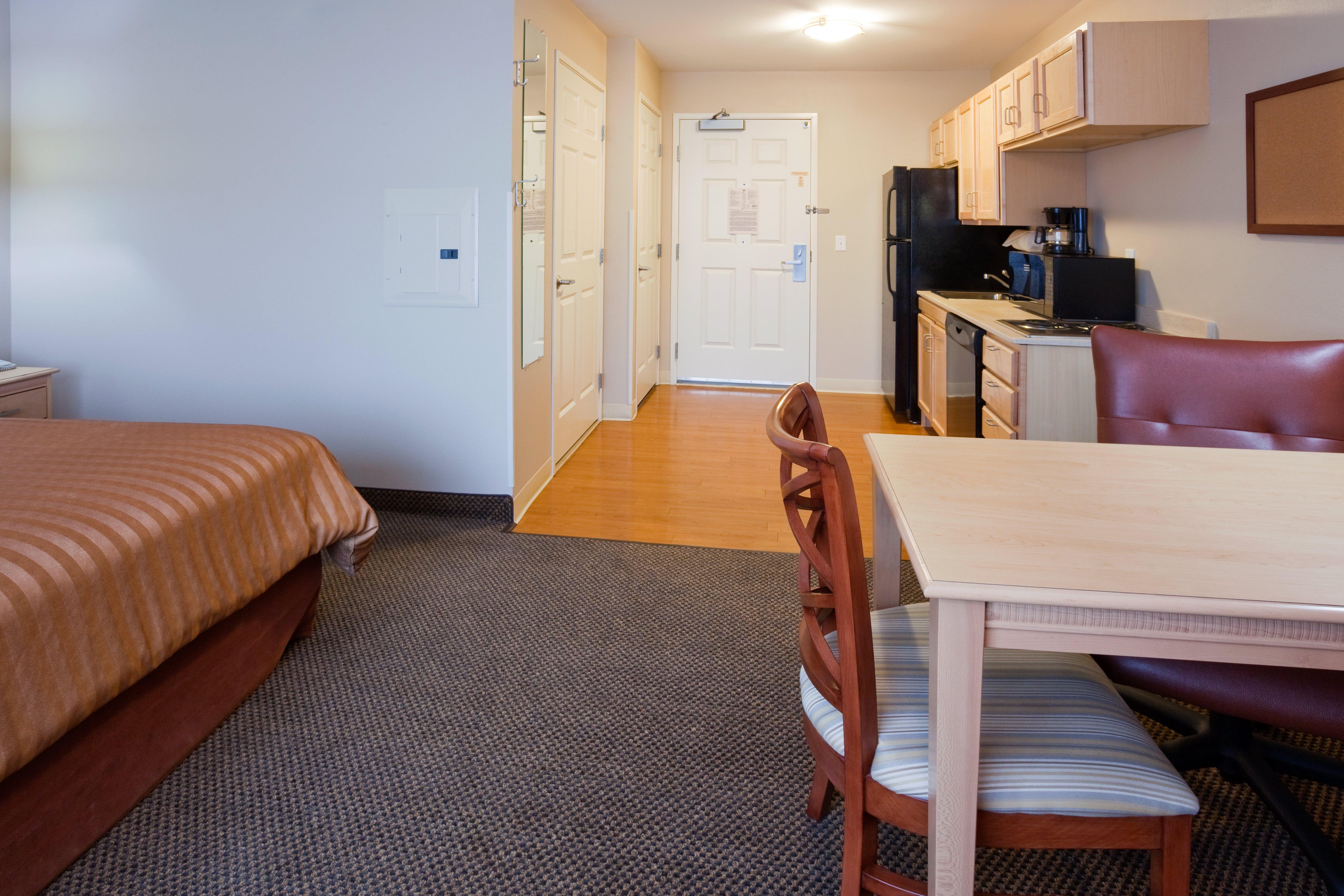Candlewood Suites Milwaukee Brown Deer, An Ihg Hotel Экстерьер фото