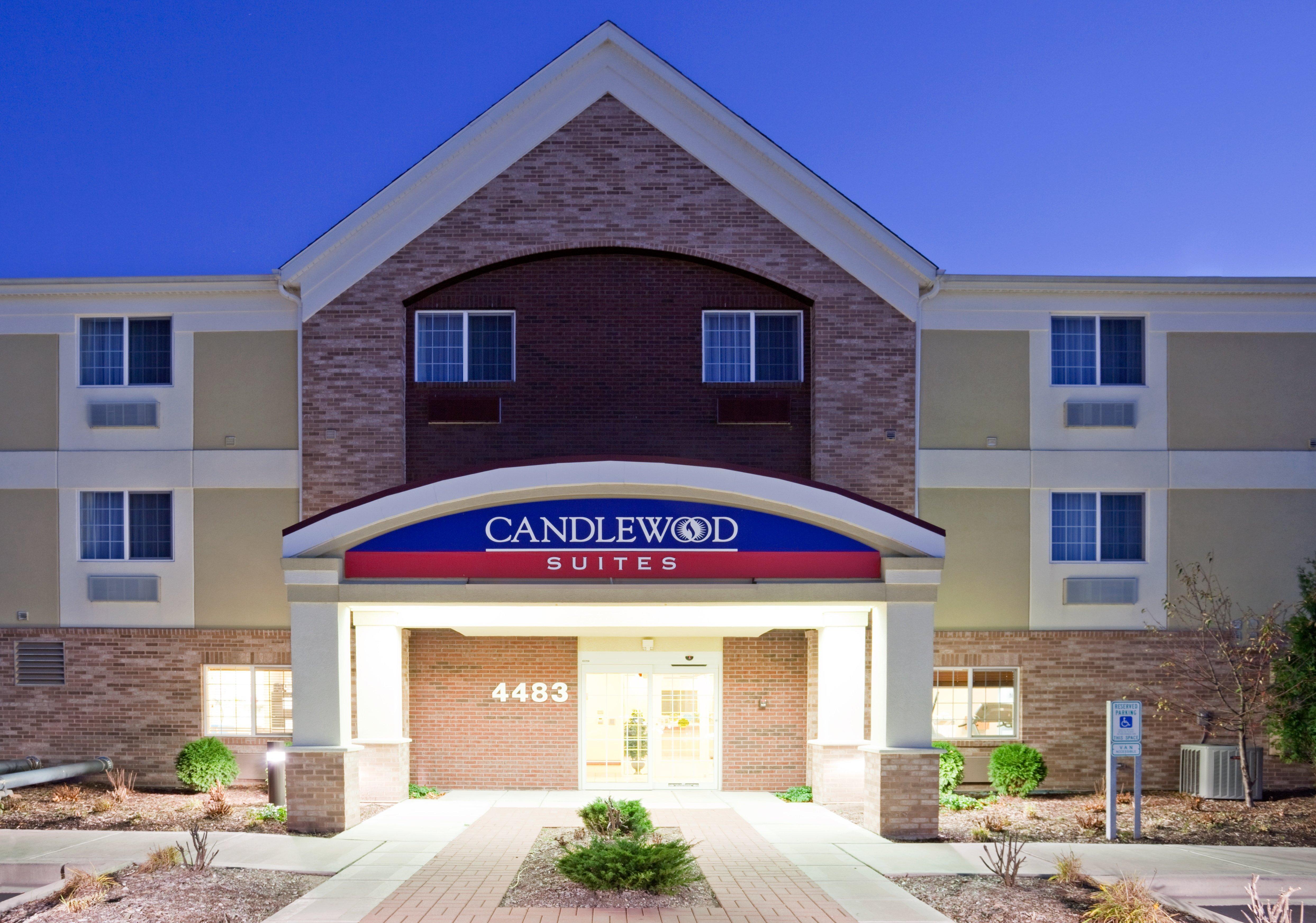 Candlewood Suites Milwaukee Brown Deer, An Ihg Hotel Экстерьер фото