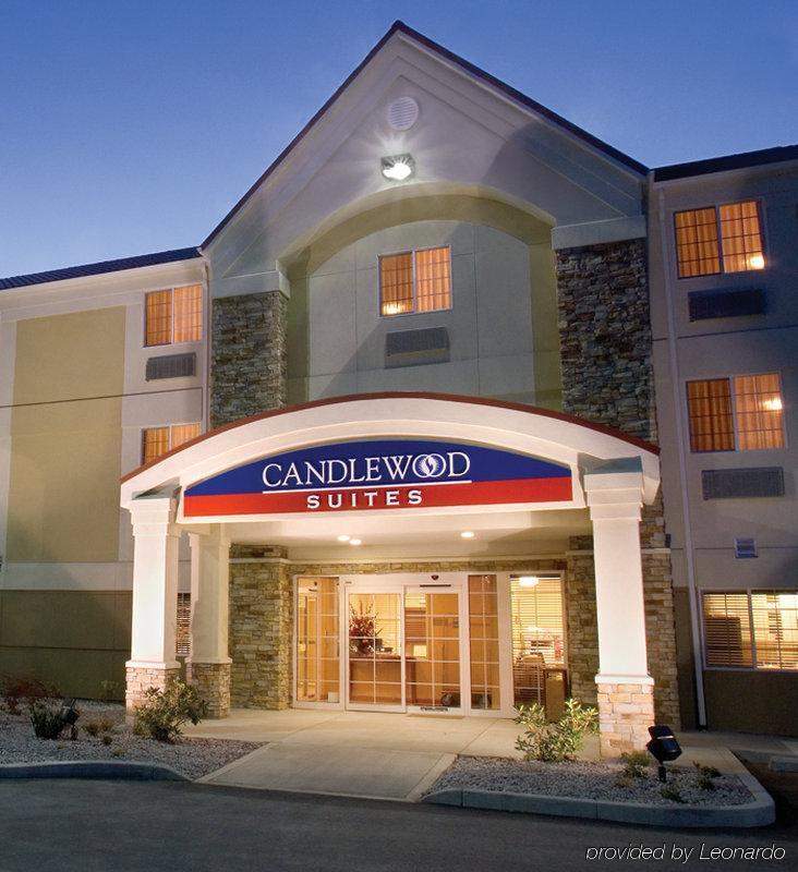 Candlewood Suites Milwaukee Brown Deer, An Ihg Hotel Экстерьер фото