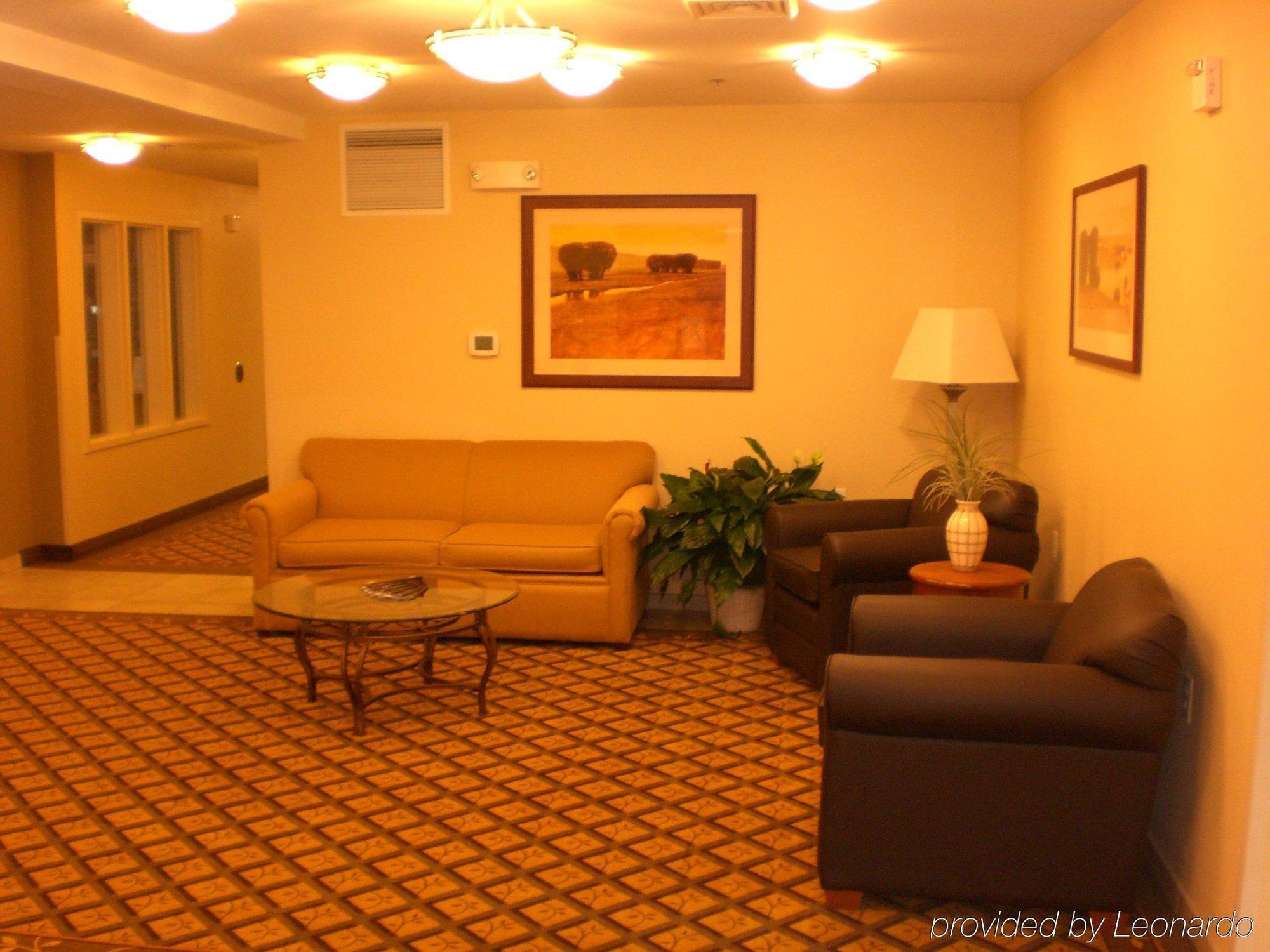 Candlewood Suites Milwaukee Brown Deer, An Ihg Hotel Интерьер фото