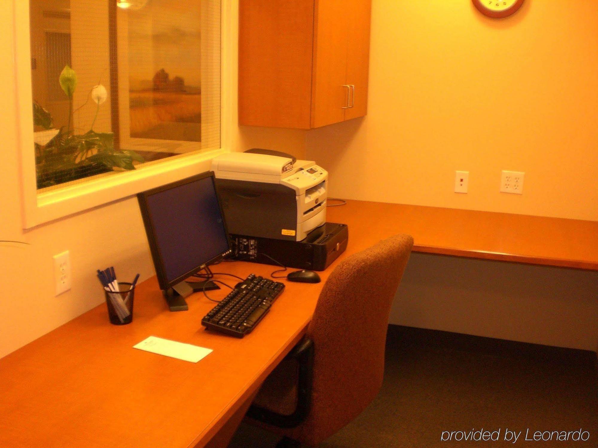 Candlewood Suites Milwaukee Brown Deer, An Ihg Hotel Удобства фото